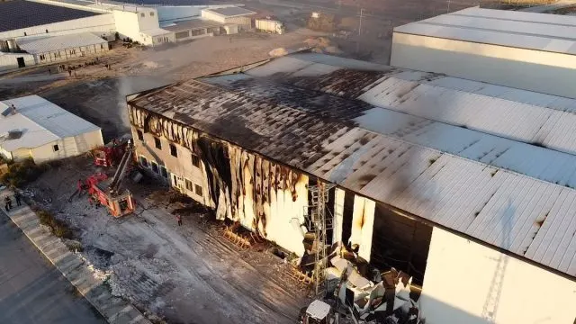 Emirdağ Osb'deki Gıda Fabrikasında Yangın Söndürüldü Emirdağ Osb'deki Gıda Fabrikasında Yangın Söndürüldü