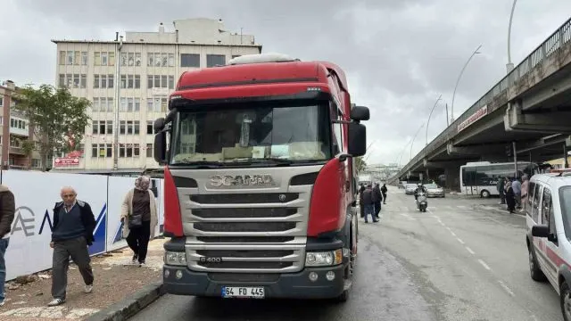 Yeşil İşıkta Hareket Eden Tır 74 Yaşındaki Yayaya Çarptı