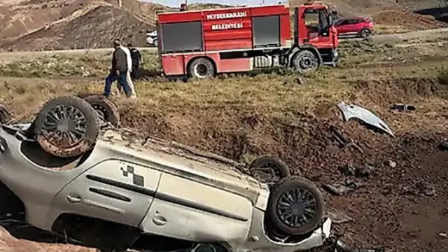 Baykan'da Takla Atan Otomobilde 5 Aile Üyesi Yaralandı