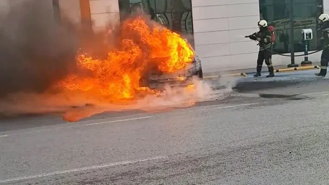 Kayseri Melikgazi'de Şarj İstasyonunda Elektrikli Araç Yangını