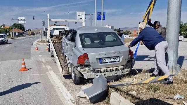 Çorum Alaca’da Kırmızı İşık İ̇hlali Kazaya Yol Açtı Çorum Alaca’da Kırmızı İşık İ̇hlali Kazaya Yol Açtı