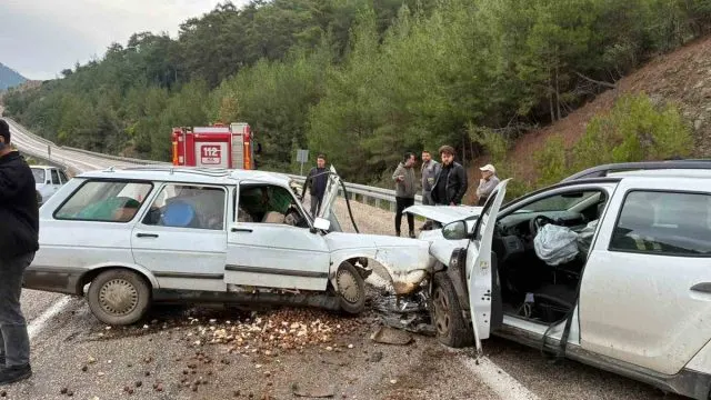 Adana Kozan'da İki Otomobilin Çarpıştığı Kazada Sürücü Yaşamını Yitirdi