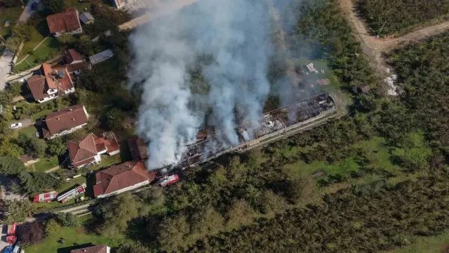 Düzce Muncurlu'daki Fabrika Yangınına Müdahale Sürüyor Düzce Muncurlu'daki Fabrika Yangınına Müdahale Sürüyor