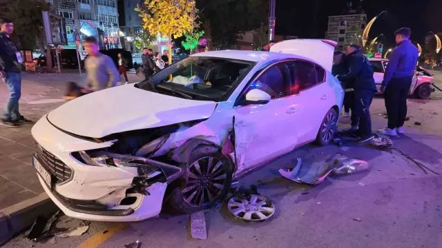 Niğde'de Kavşak Kazası: Bir Yaralı Hastaneye Kaldırıldı