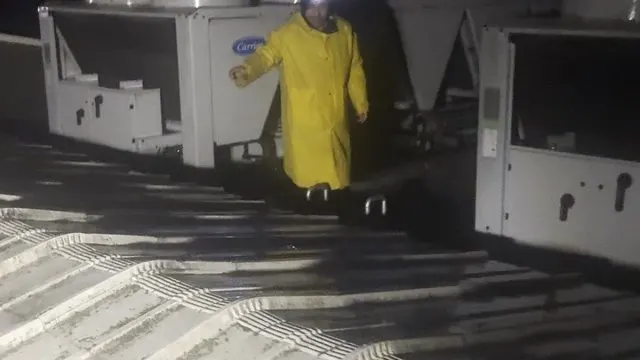 Kemerburgaz'da Su Baskınında Mahsur Kalanlar Botla Kurtarıldı Kemerburgaz'da Su Baskınında Mahsur Kalanlar Botla Kurtarıldı