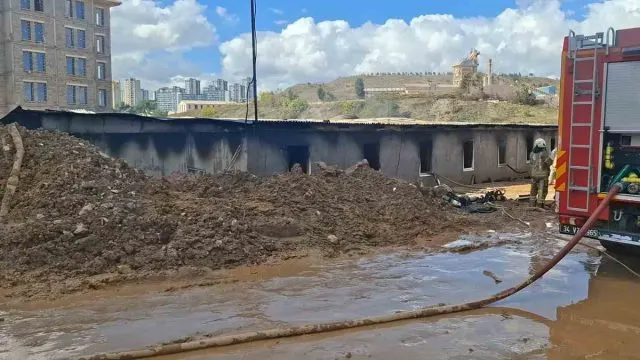 Tuzla Aydınlı'da İşçi Konteynerindeki Yangın Söndürüldü