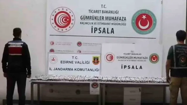 İpsala'da Kamyonetin Koltuk Altından 17 Bin 121 Kapsül Çıktı İpsala'da Kamyonetin Koltuk Altından 17 Bin 121 Kapsül Çıktı