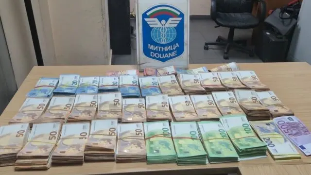 Kapitan Andreevo'da Tır Kabininden 162 Bin 700 Euro Çıktı Kapitan Andreevo'da Tır Kabininden 162 Bin 700 Euro Çıktı