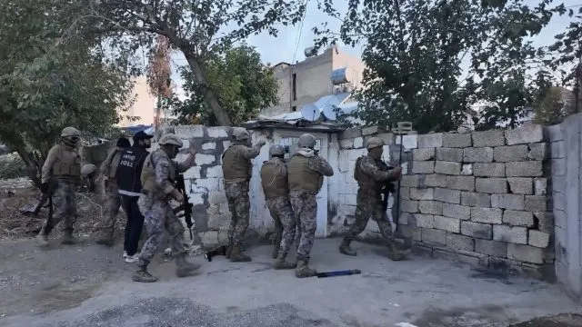 Adıyaman'da Uyuşturucu Operasyonlarında 30 Şüpheli Tutuklandı Adıyaman'da Uyuşturucu Operasyonlarında 30 Şüpheli Tutuklandı