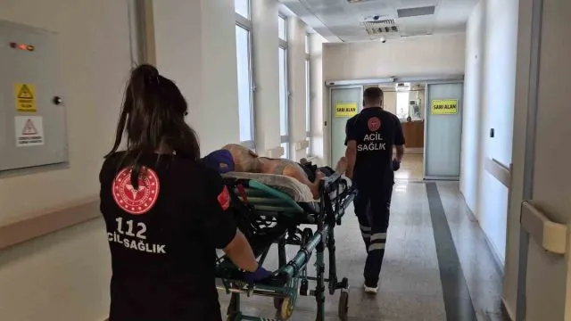 Adıyaman'da Çadır Çekerken Birinci Kattan Düşen Kişi Yaralandı Adıyaman'da Çadır Çekerken Birinci Kattan Düşen Kişi Yaralandı