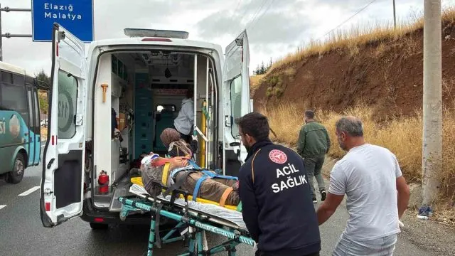 Elazığ'da Yolun Karşısına Geçen Yaşlı Adama Kamyon Çarptı