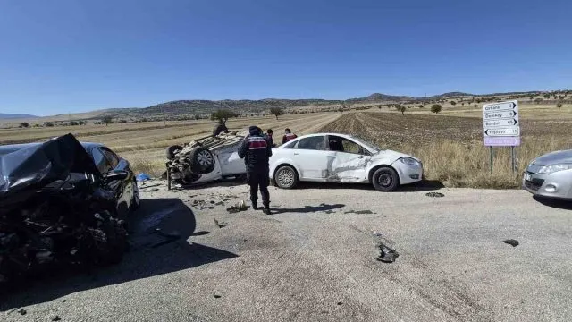 Burdur Yeşilova'da Üç Araçlı Kazada Bir Kişi Hayatını Kaybetti