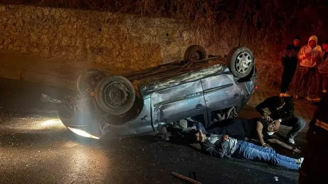 Kuşadası'nda Takla Atan Otomobilde 2 Kişi Yaralandı Kuşadası'nda Takla Atan Otomobilde 2 Kişi Yaralandı