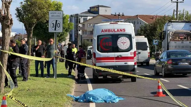 Düzce'de Motosiklet Kazası: Yaya Hayatını Kaybetti, Sürücü Ağır Yaralandı