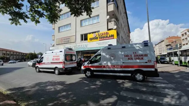 Akrabasını Bıçaklayan Şüpheli, Halk Otobüsüne Çarpınca Yakalandı Akrabasını Bıçaklayan Şüpheli, Halk Otobüsüne Çarpınca Yakalandı