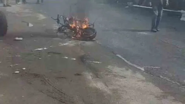 Bingöl’de Kaynak Sırasında Yanan Motosiklet Kullanılamaz Hale Geldi Bingöl’de Kaynak Sırasında Yanan Motosiklet Kullanılamaz Hale Geldi