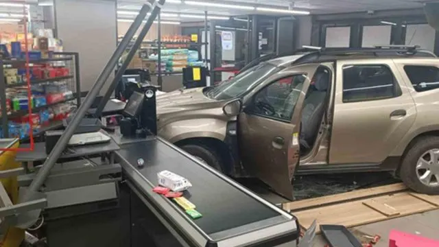 Bartın’da 81 Yaşındaki Sürücünün Market Kazası Ucuz Atlatıldı