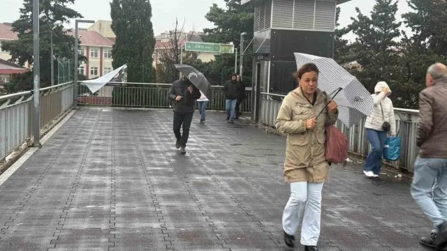 İstanbul'da Sağanak Sonrası Trafik Yoğunluğu Yüzde 49 Ölçüldü