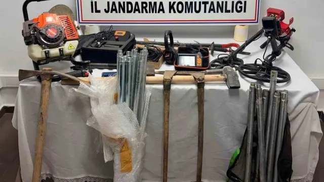 Beylikova'da Kaçak Kazı Yapan 5 Şüpheli Suçüstü Yakalandı
