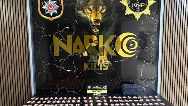Kilis'te Kaçan Araçta 3 Bin Captagon Hap Ele Geçirildi