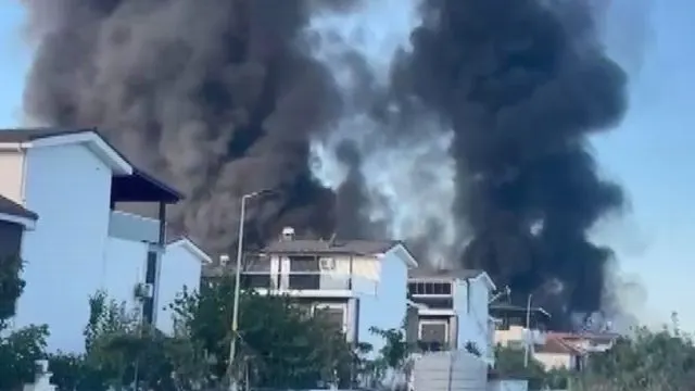 Davutlar Aykuştur Pazarı’nda Yangın: Tüpler Peş Peşe Patladı Davutlar Aykuştur Pazarı’nda Yangın: Tüpler Peş Peşe Patladı