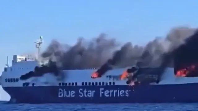 Mikonos Açıklarında Feribot Yangını: 29 Kişi Tahliye Edildi