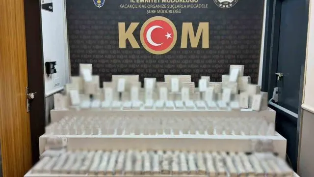 Bolvadin'de Durdurulan Araçtan Kaçak Aksesuar Çıktı