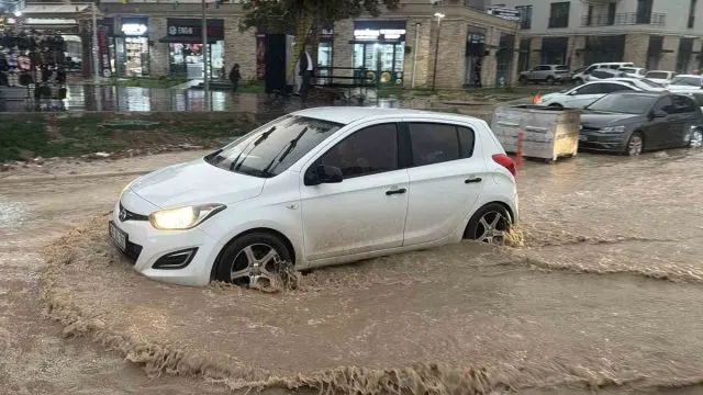 Adıyaman’da Sağanak Sonrası Yollarda Çökmeler Oluştu Adıyaman’da Sağanak Sonrası Yollarda Çökmeler Oluştu