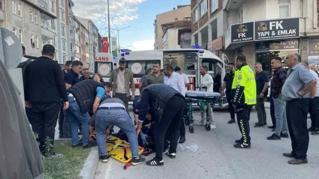 Kavak'ta Yolun Karşısına Geçen Kadına Otomobil Çarptı Kavak'ta Yolun Karşısına Geçen Kadına Otomobil Çarptı