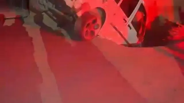 Doğubayazıt'ta Otomobil Büyükbaş Hayvanlara Çarptı: 3 Genç Yaralandı