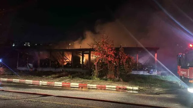 Yalova Kadıköy'de Mobilya İmalathanesindeki Yangın Söndürüldü