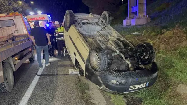 Samsun Canik'te Araç Şarampolden Atatürk Bulvarı'na Düştü