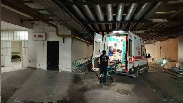Batman Kozluk'ta Balkon Yıkarken Akıma Kapılan Kadın Hayatını Kaybetti Batman Kozluk'ta Balkon Yıkarken Akıma Kapılan Kadın Hayatını Kaybetti