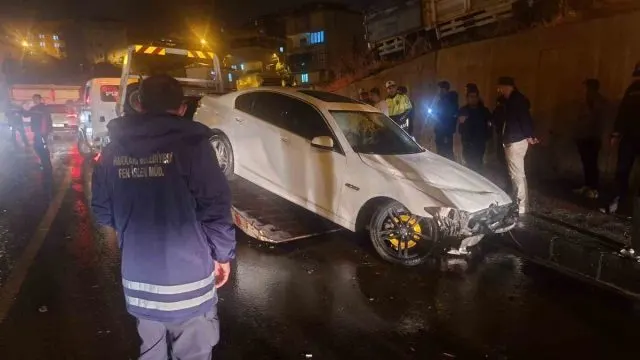 Hakkari’de Yağış Kazaya Neden Oldu: Bir Yaralı Hakkari’de Yağış Kazaya Neden Oldu: Bir Yaralı