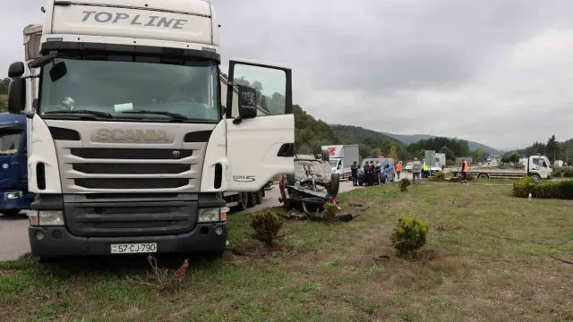 Samsun Kavak'ta Tırın Çarptığı Otomobil Ters Döndü Samsun Kavak'ta Tırın Çarptığı Otomobil Ters Döndü