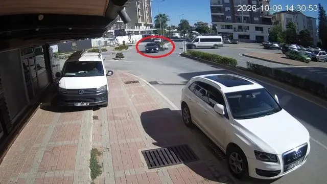 Manavgat'ta Lüks Otomobil Ve Motosiklet Çarpıştı Manavgat'ta Lüks Otomobil Ve Motosiklet Çarpıştı