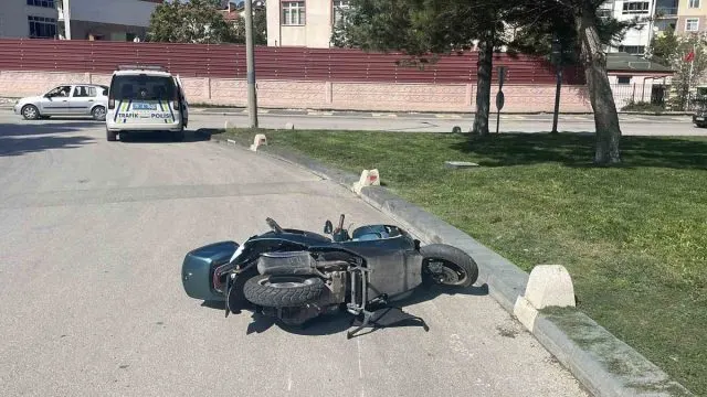 Karaman’da Kavşakta Çarpışan Motosikletin Sürücüsü Yaralandı Karaman’da Kavşakta Çarpışan Motosikletin Sürücüsü Yaralandı